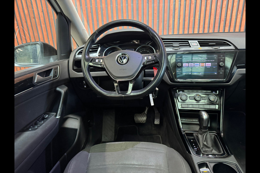 Volkswagen Touran 1.5 TSI AUT. Comfortline Business 7p NAVI-PANO-PDC-CAMERA-STOELVERW. -TREKHAAK