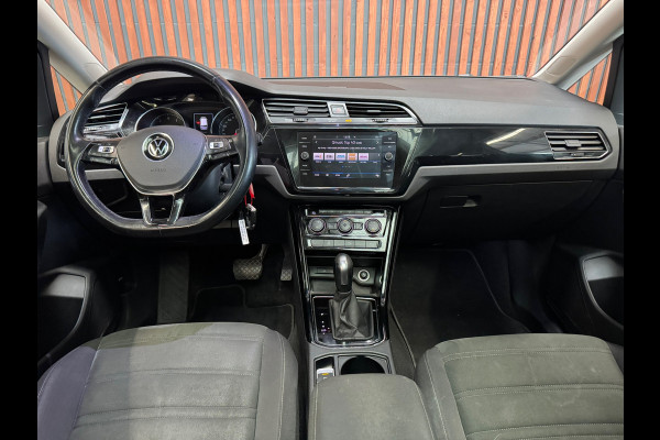 Volkswagen Touran 1.5 TSI AUT. Comfortline Business 7p NAVI-PANO-PDC-CAMERA-STOELVERW. -TREKHAAK