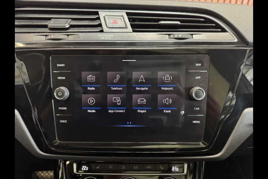 Volkswagen Touran 1.5 TSI AUT. Comfortline Business 7p NAVI-PANO-PDC-CAMERA-STOELVERW. -TREKHAAK