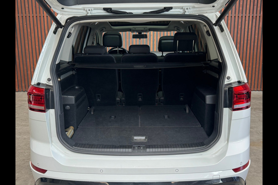 Volkswagen Touran 1.5 TSI AUT. Comfortline Business 7p NAVI-PANO-PDC-CAMERA-STOELVERW. -TREKHAAK