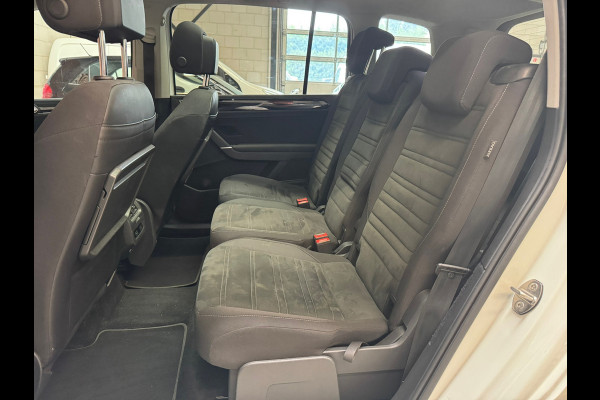 Volkswagen Touran 1.5 TSI AUT. Comfortline Business 7p NAVI-PANO-PDC-CAMERA-STOELVERW. -TREKHAAK