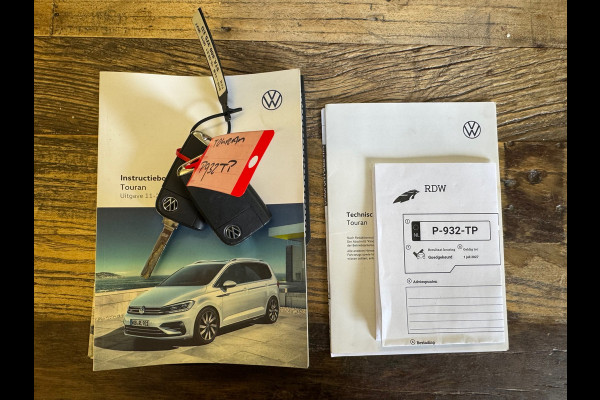 Volkswagen Touran 1.5 TSI AUT. Comfortline Business 7p NAVI-PANO-PDC-CAMERA-STOELVERW. -TREKHAAK