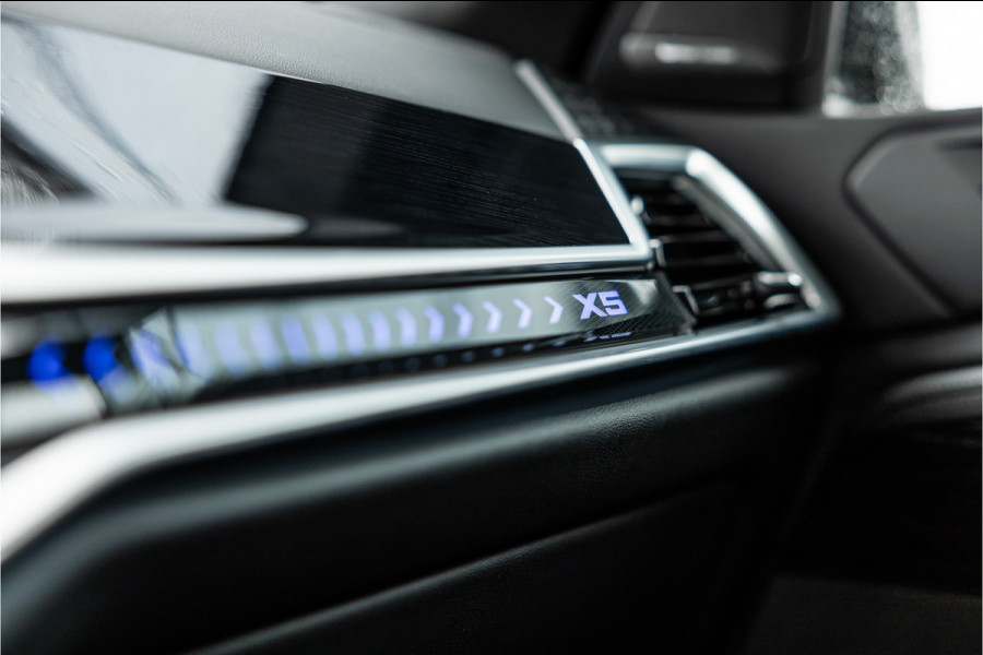 BMW X5 xDrive50e Launch Edition | M-Sport zetels | Panorama | 360 Camera | HUD | H&K | Stoelventilatie | ACC | 22'' Velgen | Elek trekhaak | BTW Auto | Dealer onderhouden
