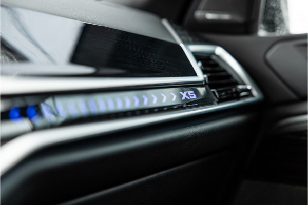 BMW X5 xDrive50e Launch Edition | M-Sport zetels | Panorama | 360 Camera | HUD | H&K | Stoelventilatie | ACC | 22'' Velgen | Elek trekhaak | BTW Auto | Dealer onderhouden