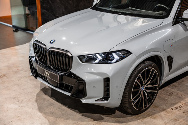 BMW X5 xDrive50e Launch Edition | M-Sport zetels | Panorama | 360 Camera | HUD | H&K | Stoelventilatie | ACC | 22'' Velgen | Elek trekhaak | BTW Auto | Dealer onderhouden