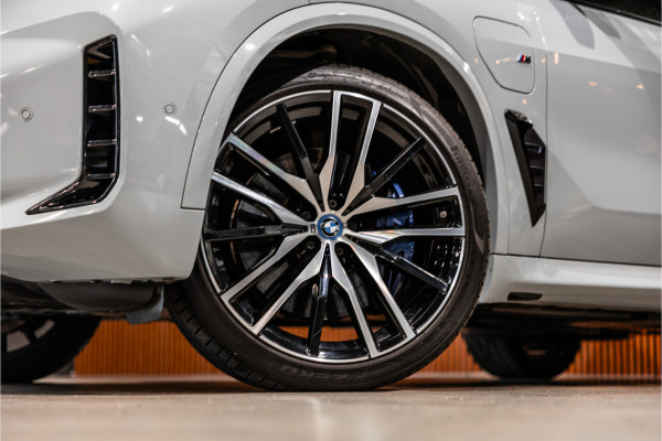BMW X5 xDrive50e Launch Edition | M-Sport zetels | Panorama | 360 Camera | HUD | H&K | Stoelventilatie | ACC | 22'' Velgen | Elek trekhaak | BTW Auto | Dealer onderhouden