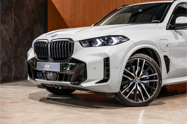 BMW X5 xDrive50e Launch Edition | M-Sport zetels | Panorama | 360 Camera | HUD | H&K | Stoelventilatie | ACC | 22'' Velgen | Elek trekhaak | BTW Auto | Dealer onderhouden