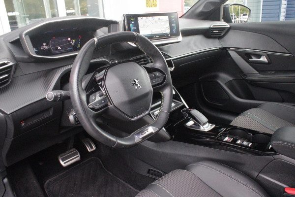 Peugeot e-208 EV GT 136PK 50 kWh | NAVIGATIE 10" TOUCHSCREEN | APPLE CARPLAY/ANDROID AUTO | PARKEERSENSOREN VOOR + ACHTER | ACHTERUITRIJ CAMERA | FULL LED KOPLAMPEN | 17" LICHTMETALEN VELGEN | CLIMATE CONTROL | CRUISE CONTROL | DAB+ RADIO | REGEN/LICHT SENSOR | SNELLAAD FUNCTIE | ALL SEASON BANDEN |