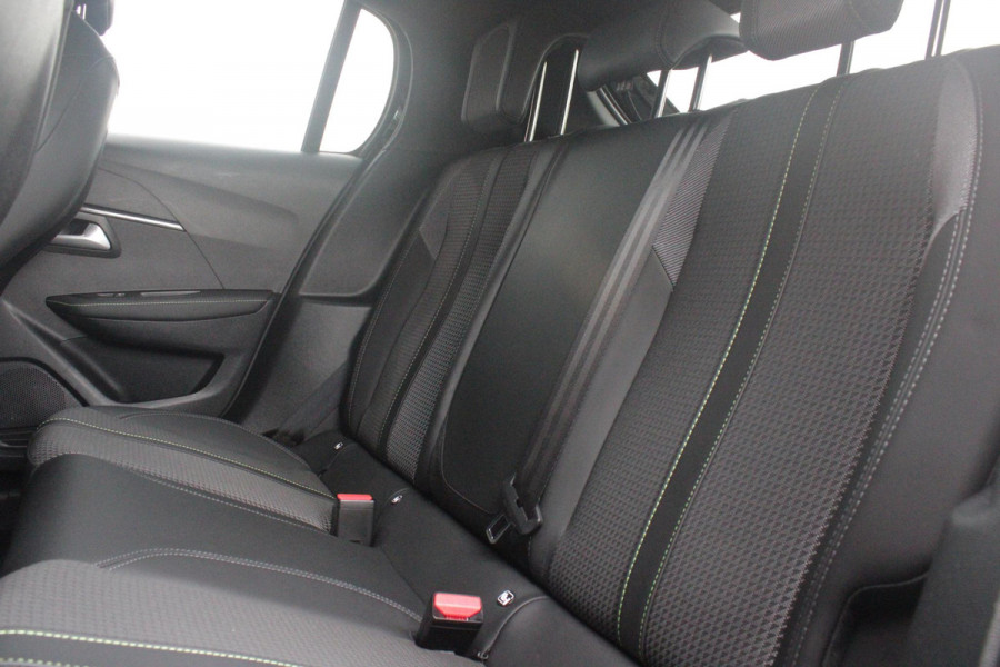 Peugeot e-208 EV GT 136PK 50 kWh | NAVIGATIE 10" TOUCHSCREEN | APPLE CARPLAY/ANDROID AUTO | PARKEERSENSOREN VOOR + ACHTER | ACHTERUITRIJ CAMERA | FULL LED KOPLAMPEN | 17" LICHTMETALEN VELGEN | CLIMATE CONTROL | CRUISE CONTROL | DAB+ RADIO | REGEN/LICHT SENSOR | SNELLAAD FUNCTIE | ALL SEASON BANDEN |