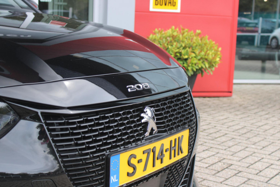 Peugeot e-208 EV GT 136PK 50 kWh | NAVIGATIE 10" TOUCHSCREEN | APPLE CARPLAY/ANDROID AUTO | PARKEERSENSOREN VOOR + ACHTER | ACHTERUITRIJ CAMERA | FULL LED KOPLAMPEN | 17" LICHTMETALEN VELGEN | CLIMATE CONTROL | CRUISE CONTROL | DAB+ RADIO | REGEN/LICHT SENSOR | SNELLAAD FUNCTIE | ALL SEASON BANDEN |