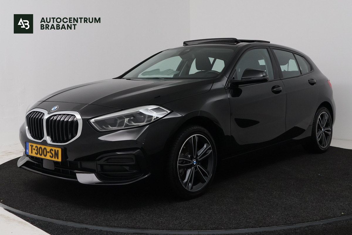 BMW 1-serie 118i (PANORAMADAK, PARKEERSENSOREN, NAVIGATIE, CRUISE CONTROL)