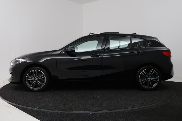 BMW 1-serie 118i (PANORAMADAK, PARKEERSENSOREN, NAVIGATIE, CRUISE CONTROL)