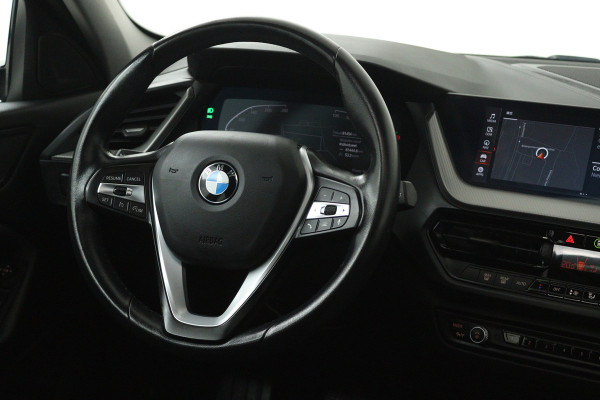 BMW 1-serie 118i (PANORAMADAK, PARKEERSENSOREN, NAVIGATIE, CRUISE CONTROL)