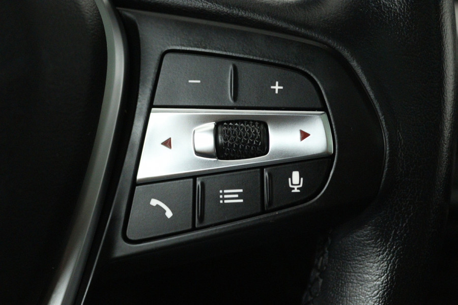 BMW 1-serie 118i (PANORAMADAK, PARKEERSENSOREN, NAVIGATIE, CRUISE CONTROL)
