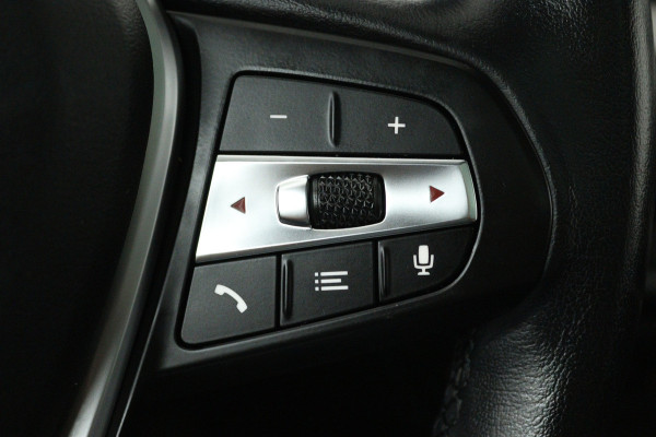 BMW 1-serie 118i (PANORAMADAK, PARKEERSENSOREN, NAVIGATIE, CRUISE CONTROL)