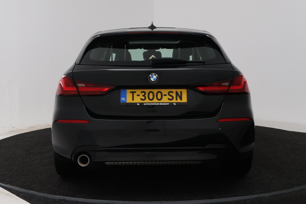 BMW 1-serie 118i (PANORAMADAK, PARKEERSENSOREN, NAVIGATIE, CRUISE CONTROL)