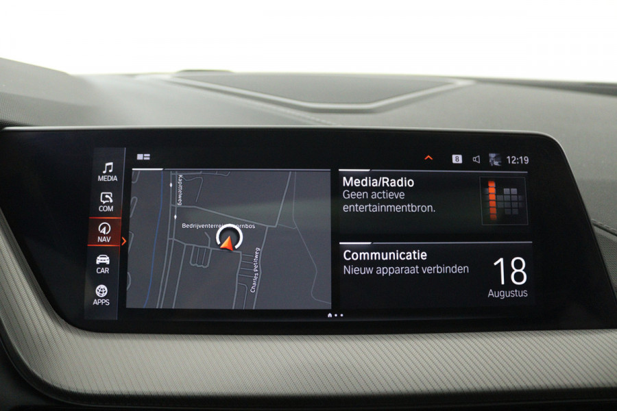 BMW 1-serie 118i (PANORAMADAK, PARKEERSENSOREN, NAVIGATIE, CRUISE CONTROL)