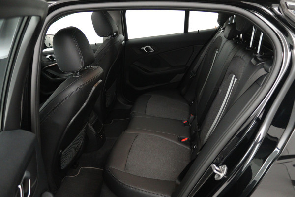 BMW 1-serie 118i (PANORAMADAK, PARKEERSENSOREN, NAVIGATIE, CRUISE CONTROL)
