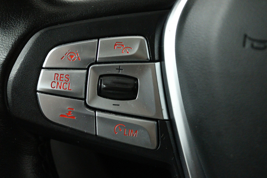 BMW X3 xDrive30i High Executive (PANORAMADAK, TREKHAAK,STOELVERWARMING, CAMERA, NAVIGATIE, DEALER ONDERHOUDEN)