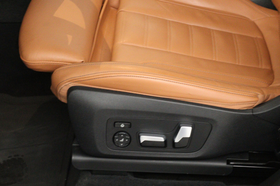 BMW X3 xDrive30i High Executive (PANORAMADAK, TREKHAAK,STOELVERWARMING, CAMERA, NAVIGATIE, DEALER ONDERHOUDEN)
