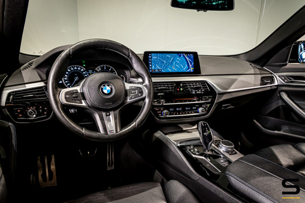 BMW 5 Serie Touring 520i Executive|M-sport|Pano|Leder|1eig