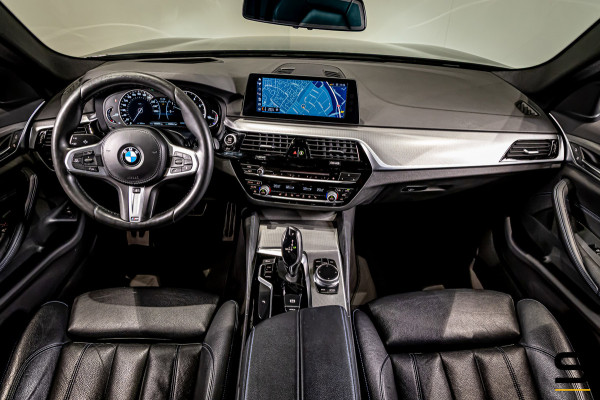 BMW 5 Serie Touring 520i Executive|M-sport|Pano|Leder|1eig