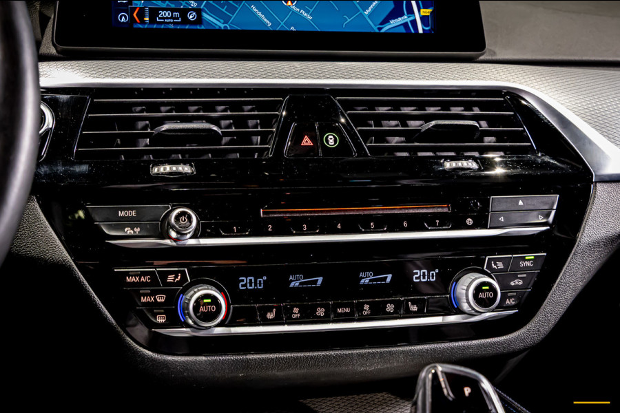 BMW 5 Serie Touring 520i Executive|M-sport|Pano|Leder|1eig