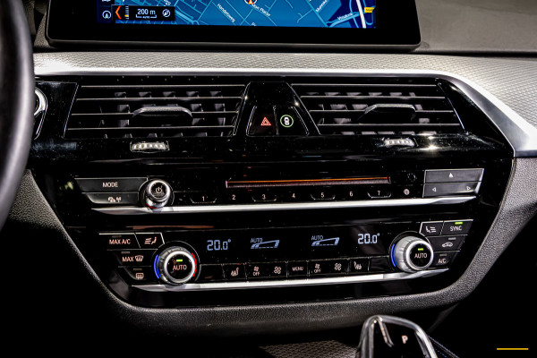 BMW 5 Serie Touring 520i Executive|M-sport|Pano|Leder|1eig
