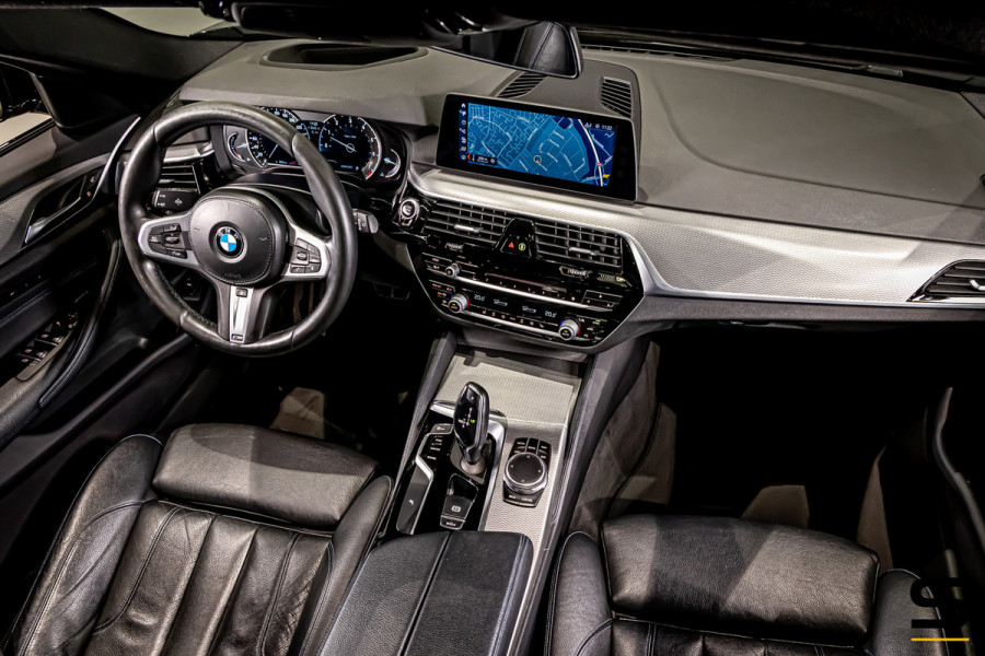 BMW 5 Serie Touring 520i Executive|M-sport|Pano|Leder|1eig