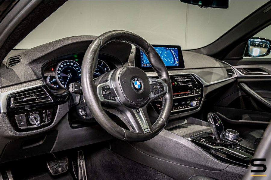 BMW 5 Serie Touring 520i Executive|M-sport|Pano|Leder|1eig
