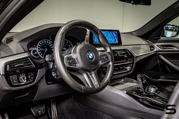 BMW 5 Serie Touring 520i Executive|M-sport|Pano|Leder|1eig
