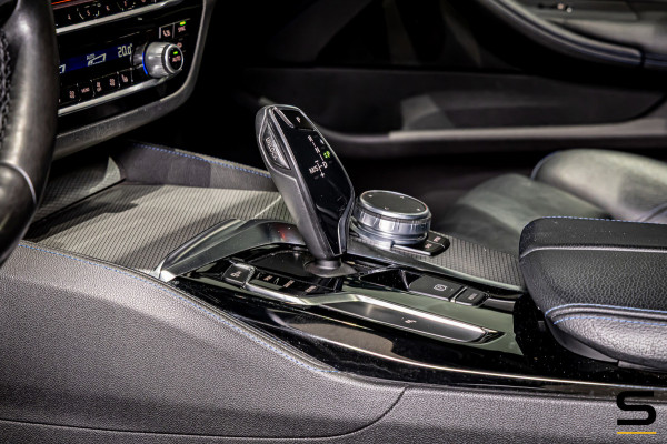 BMW 5 Serie Touring 520i Executive|M-sport|Pano|Leder|1eig