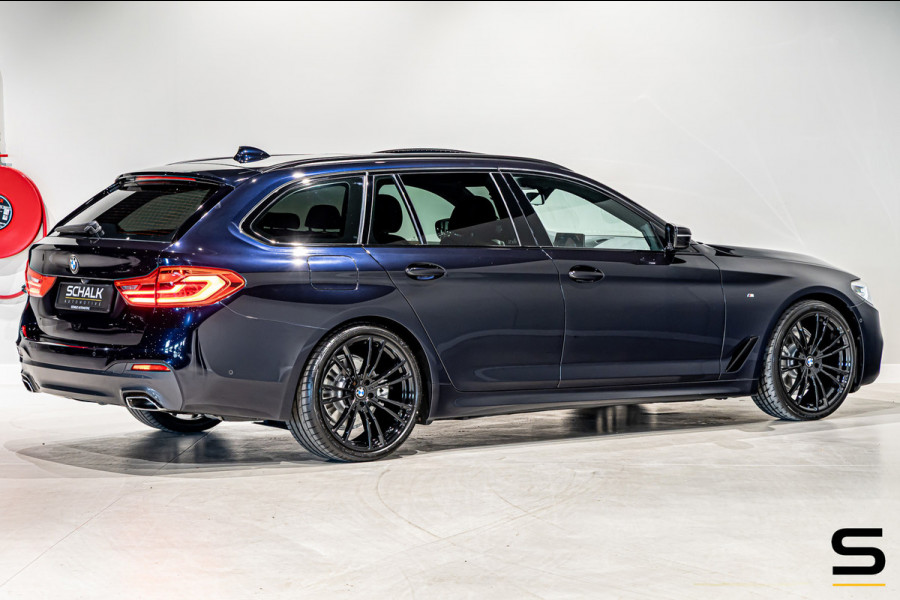 BMW 5 Serie Touring 520i Executive|M-sport|Pano|Leder|1eig