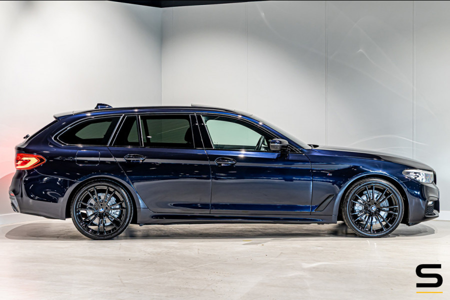 BMW 5 Serie Touring 520i Executive|M-sport|Pano|Leder|1eig