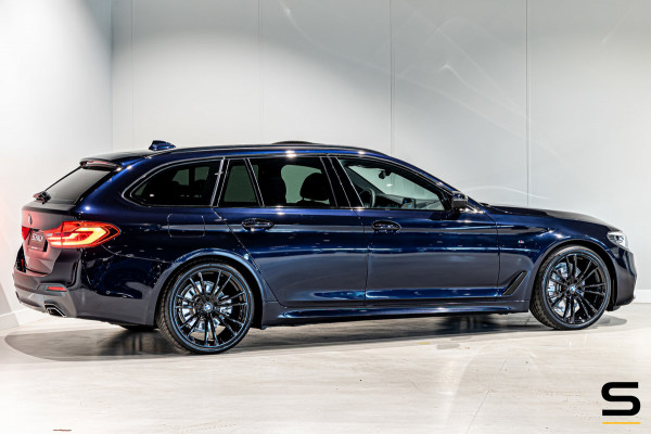 BMW 5 Serie Touring 520i Executive|M-sport|Pano|Leder|1eig