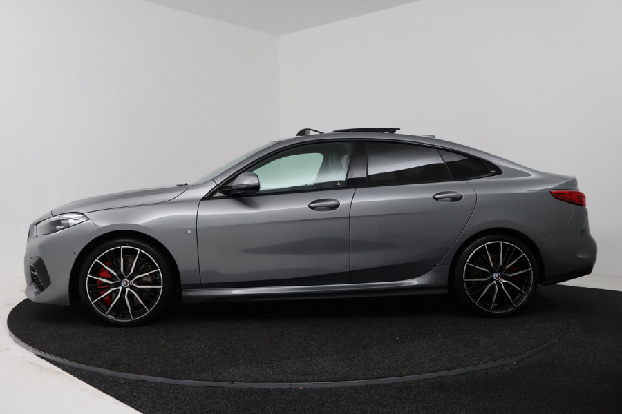 BMW 2 Serie Gran Coupé 218i High Executive (PANORAMADAK, CAMERA, STOELVERWARMING, NAVIGATIE)