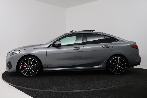 BMW 2 Serie Gran Coupé 218i High Executive (PANORAMADAK, CAMERA, STOELVERWARMING, NAVIGATIE)