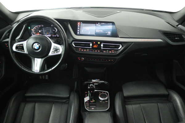 BMW 2 Serie Gran Coupé 218i High Executive (PANORAMADAK, CAMERA, STOELVERWARMING, NAVIGATIE)
