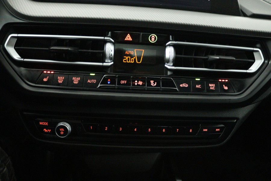 BMW 2 Serie Gran Coupé 218i High Executive (PANORAMADAK, CAMERA, STOELVERWARMING, NAVIGATIE)