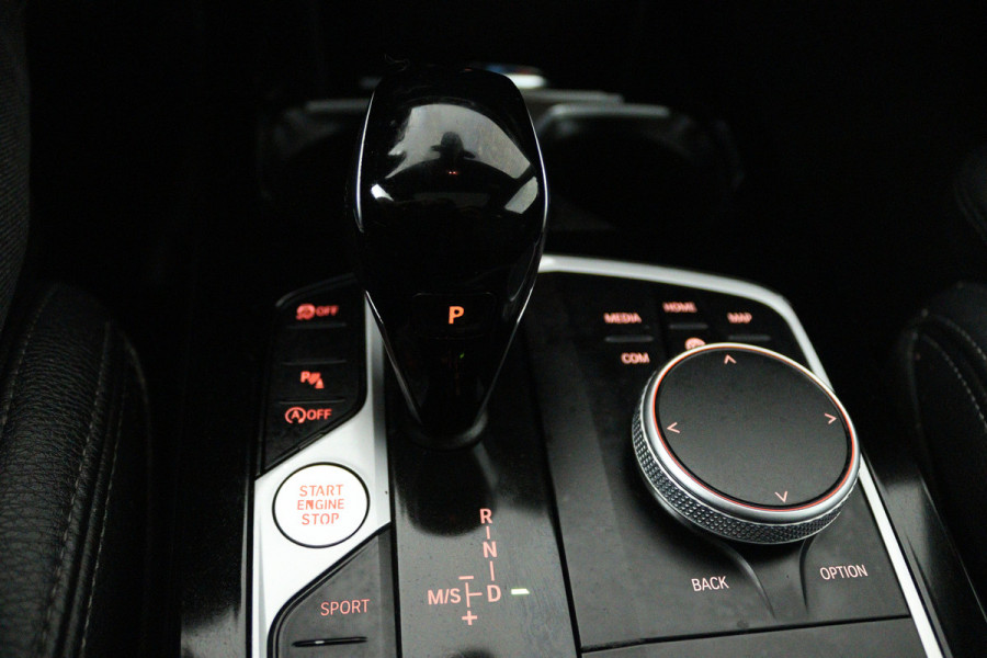 BMW 2 Serie Gran Coupé 218i High Executive (PANORAMADAK, CAMERA, STOELVERWARMING, NAVIGATIE)