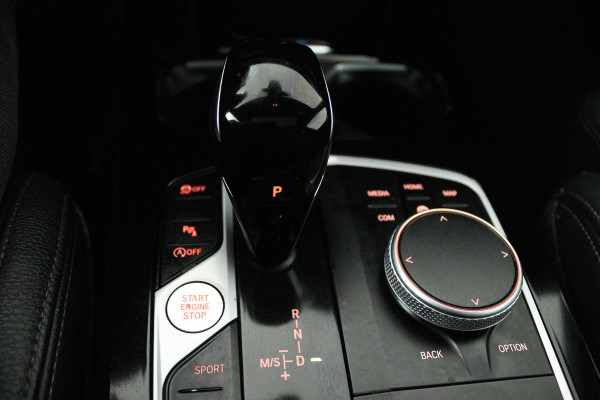 BMW 2 Serie Gran Coupé 218i High Executive (PANORAMADAK, CAMERA, STOELVERWARMING, NAVIGATIE)