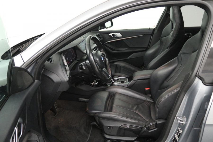 BMW 2 Serie Gran Coupé 218i High Executive (PANORAMADAK, CAMERA, STOELVERWARMING, NAVIGATIE)