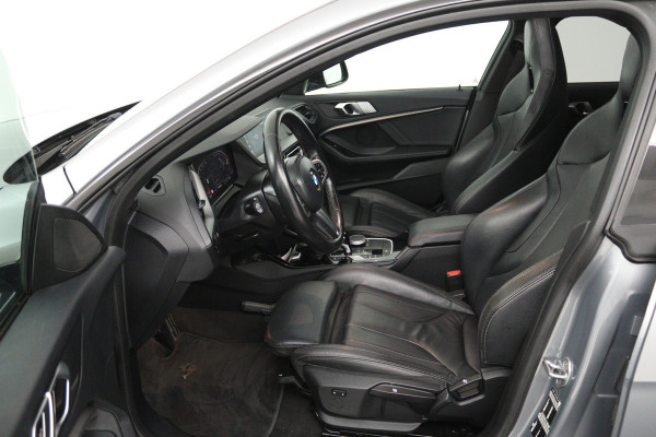 BMW 2 Serie Gran Coupé 218i High Executive (PANORAMADAK, CAMERA, STOELVERWARMING, NAVIGATIE)