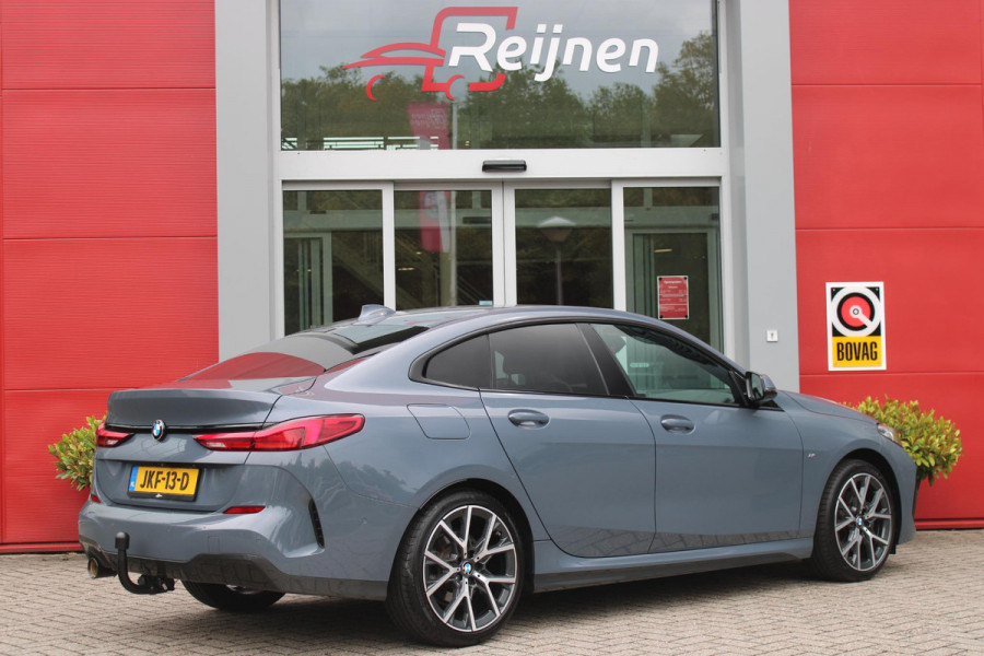 BMW 2 Serie Gran Coupé 218i M SPORT EDITION | TREKHAAK MET AFNEEMBARE KOGEL | HARMAN KARDON SOUND-SYSTEM | SFEER VERLICHTING | SHADOW LINE PAKKET | M-SPORT INTERIEUR | VERWARMBARE VOORSTOELEN | LEDEREN M-SPORT STUUR | NAVIGATIE | ACHTERUITRIJCAMERA | PARKEERSENSOREN VOOR EN ACHTER | ALARM | CLIMATE CONTROL | DRAADLOZE APPLE CARPLAY/ANDROID AUTO | LICHTMETALEN VELGEN 18'' M-SPORT (Y-SPAAK 553 M BICOLOR) | FULL LED KOPLAMPEN | LANE ASSIST | DAB+ RADIO | WARMTE WEREND GLAS  | EXTRA GETINTE ACHTERRUITEN | DODEHOEK BEWAKING | ELEKTRISCH VERSTELBARE EN INKLAPBARE BUITENSPIEGELS | BUITEN