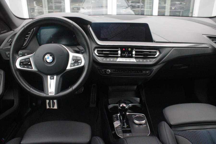 BMW 2 Serie Gran Coupé 218i M SPORT EDITION | TREKHAAK MET AFNEEMBARE KOGEL | HARMAN KARDON SOUND-SYSTEM | SFEER VERLICHTING | SHADOW LINE PAKKET | M-SPORT INTERIEUR | VERWARMBARE VOORSTOELEN | LEDEREN M-SPORT STUUR | NAVIGATIE | ACHTERUITRIJCAMERA | PARKEERSENSOREN VOOR EN ACHTER | ALARM | CLIMATE CONTROL | DRAADLOZE APPLE CARPLAY/ANDROID AUTO | LICHTMETALEN VELGEN 18'' M-SPORT (Y-SPAAK 553 M BICOLOR) | FULL LED KOPLAMPEN | LANE ASSIST | DAB+ RADIO | WARMTE WEREND GLAS  | EXTRA GETINTE ACHTERRUITEN | DODEHOEK BEWAKING | ELEKTRISCH VERSTELBARE EN INKLAPBARE BUITENSPIEGELS | BUITEN