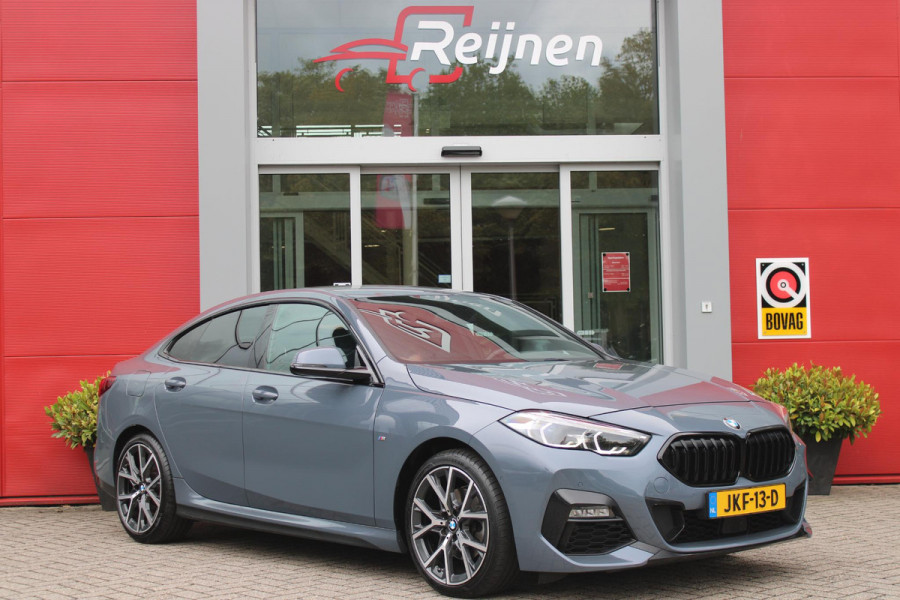 BMW 2 Serie Gran Coupé 218i M SPORT EDITION | TREKHAAK MET AFNEEMBARE KOGEL | HARMAN KARDON SOUND-SYSTEM | SFEER VERLICHTING | SHADOW LINE PAKKET | M-SPORT INTERIEUR | VERWARMBARE VOORSTOELEN | LEDEREN M-SPORT STUUR | NAVIGATIE | ACHTERUITRIJCAMERA | PARKEERSENSOREN VOOR EN ACHTER | ALARM | CLIMATE CONTROL | DRAADLOZE APPLE CARPLAY/ANDROID AUTO | LICHTMETALEN VELGEN 18'' M-SPORT (Y-SPAAK 553 M BICOLOR) | FULL LED KOPLAMPEN | LANE ASSIST | DAB+ RADIO | WARMTE WEREND GLAS  | EXTRA GETINTE ACHTERRUITEN | DODEHOEK BEWAKING | ELEKTRISCH VERSTELBARE EN INKLAPBARE BUITENSPIEGELS | BUITEN