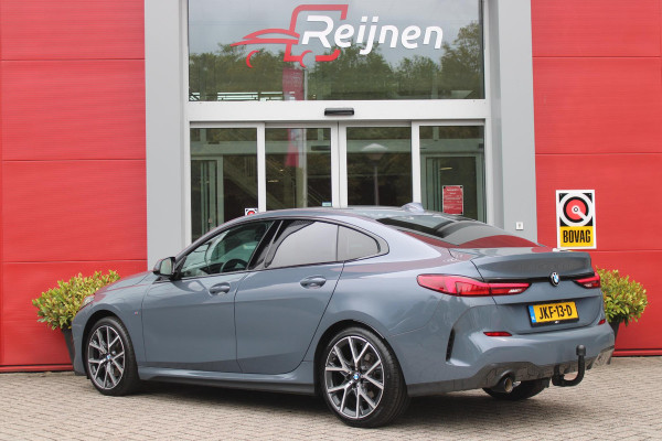 BMW 2 Serie Gran Coupé 218i M SPORT EDITION | TREKHAAK MET AFNEEMBARE KOGEL | HARMAN KARDON SOUND-SYSTEM | SFEER VERLICHTING | SHADOW LINE PAKKET | M-SPORT INTERIEUR | VERWARMBARE VOORSTOELEN | LEDEREN M-SPORT STUUR | NAVIGATIE | ACHTERUITRIJCAMERA | PARKEERSENSOREN VOOR EN ACHTER | ALARM | CLIMATE CONTROL | DRAADLOZE APPLE CARPLAY/ANDROID AUTO | LICHTMETALEN VELGEN 18'' M-SPORT (Y-SPAAK 553 M BICOLOR) | FULL LED KOPLAMPEN | LANE ASSIST | DAB+ RADIO | WARMTE WEREND GLAS  | EXTRA GETINTE ACHTERRUITEN | DODEHOEK BEWAKING | ELEKTRISCH VERSTELBARE EN INKLAPBARE BUITENSPIEGELS | BUITEN