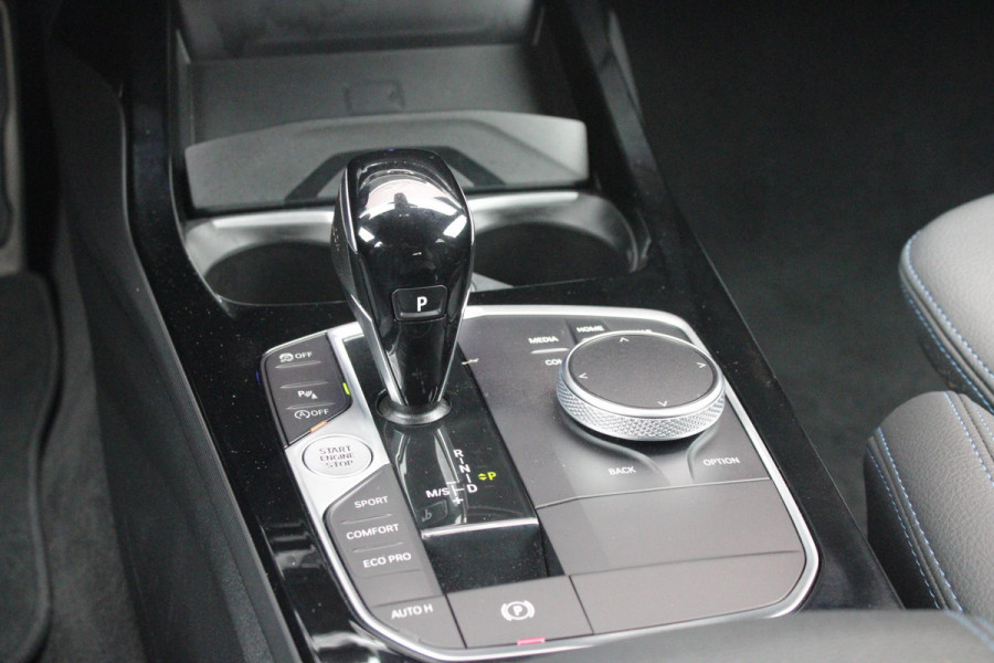 BMW 2 Serie Gran Coupé 218i M SPORT EDITION | TREKHAAK MET AFNEEMBARE KOGEL | HARMAN KARDON SOUND-SYSTEM | SFEER VERLICHTING | SHADOW LINE PAKKET | M-SPORT INTERIEUR | VERWARMBARE VOORSTOELEN | LEDEREN M-SPORT STUUR | NAVIGATIE | ACHTERUITRIJCAMERA | PARKEERSENSOREN VOOR EN ACHTER | ALARM | CLIMATE CONTROL | DRAADLOZE APPLE CARPLAY/ANDROID AUTO | LICHTMETALEN VELGEN 18'' M-SPORT (Y-SPAAK 553 M BICOLOR) | FULL LED KOPLAMPEN | LANE ASSIST | DAB+ RADIO | WARMTE WEREND GLAS  | EXTRA GETINTE ACHTERRUITEN | DODEHOEK BEWAKING | ELEKTRISCH VERSTELBARE EN INKLAPBARE BUITENSPIEGELS | BUITEN
