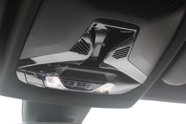 BMW 2 Serie Gran Coupé 218i M SPORT EDITION | TREKHAAK MET AFNEEMBARE KOGEL | HARMAN KARDON SOUND-SYSTEM | SFEER VERLICHTING | SHADOW LINE PAKKET | M-SPORT INTERIEUR | VERWARMBARE VOORSTOELEN | LEDEREN M-SPORT STUUR | NAVIGATIE | ACHTERUITRIJCAMERA | PARKEERSENSOREN VOOR EN ACHTER | ALARM | CLIMATE CONTROL | DRAADLOZE APPLE CARPLAY/ANDROID AUTO | LICHTMETALEN VELGEN 18'' M-SPORT (Y-SPAAK 553 M BICOLOR) | FULL LED KOPLAMPEN | LANE ASSIST | DAB+ RADIO | WARMTE WEREND GLAS  | EXTRA GETINTE ACHTERRUITEN | DODEHOEK BEWAKING | ELEKTRISCH VERSTELBARE EN INKLAPBARE BUITENSPIEGELS | BUITEN