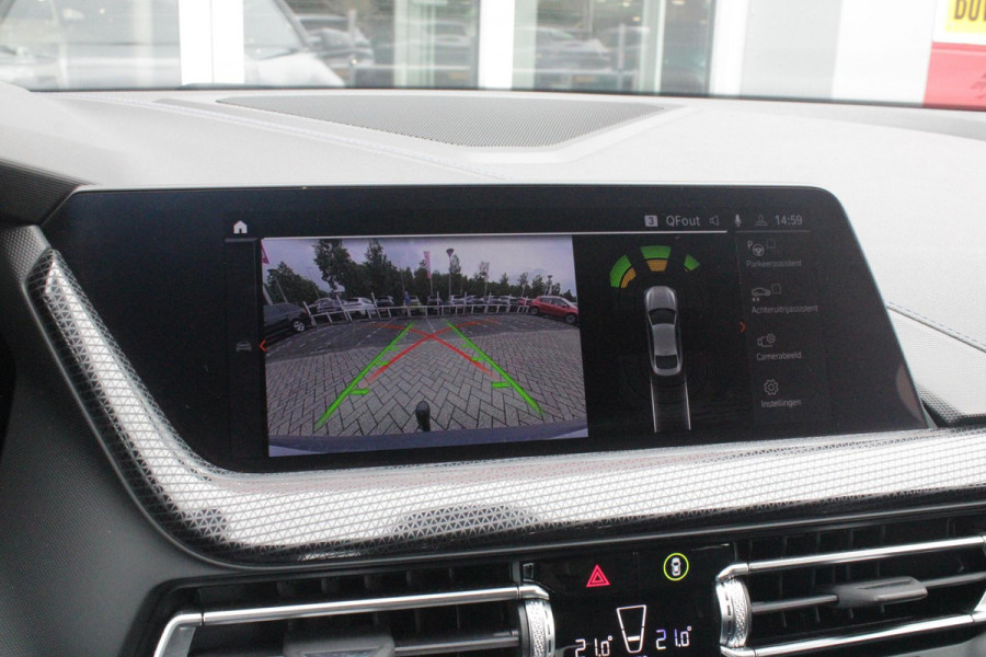 BMW 2 Serie Gran Coupé 218i M SPORT EDITION | TREKHAAK MET AFNEEMBARE KOGEL | HARMAN KARDON SOUND-SYSTEM | SFEER VERLICHTING | SHADOW LINE PAKKET | M-SPORT INTERIEUR | VERWARMBARE VOORSTOELEN | LEDEREN M-SPORT STUUR | NAVIGATIE | ACHTERUITRIJCAMERA | PARKEERSENSOREN VOOR EN ACHTER | ALARM | CLIMATE CONTROL | DRAADLOZE APPLE CARPLAY/ANDROID AUTO | LICHTMETALEN VELGEN 18'' M-SPORT (Y-SPAAK 553 M BICOLOR) | FULL LED KOPLAMPEN | LANE ASSIST | DAB+ RADIO | WARMTE WEREND GLAS  | EXTRA GETINTE ACHTERRUITEN | DODEHOEK BEWAKING | ELEKTRISCH VERSTELBARE EN INKLAPBARE BUITENSPIEGELS | BUITEN